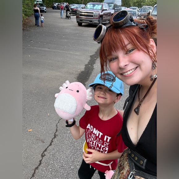 Meet your Posher, Hannah - Picture 3 of 11